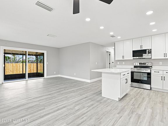 3rd image of 1085 Montego Bay Dr N