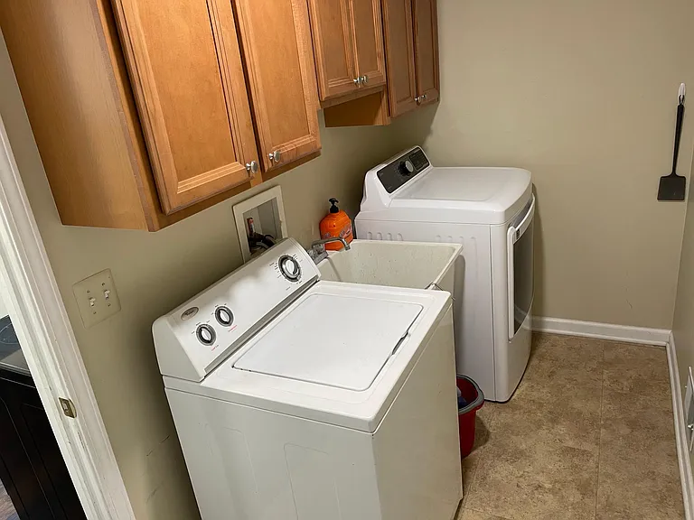 948 E Brockton Ave — Photo 7