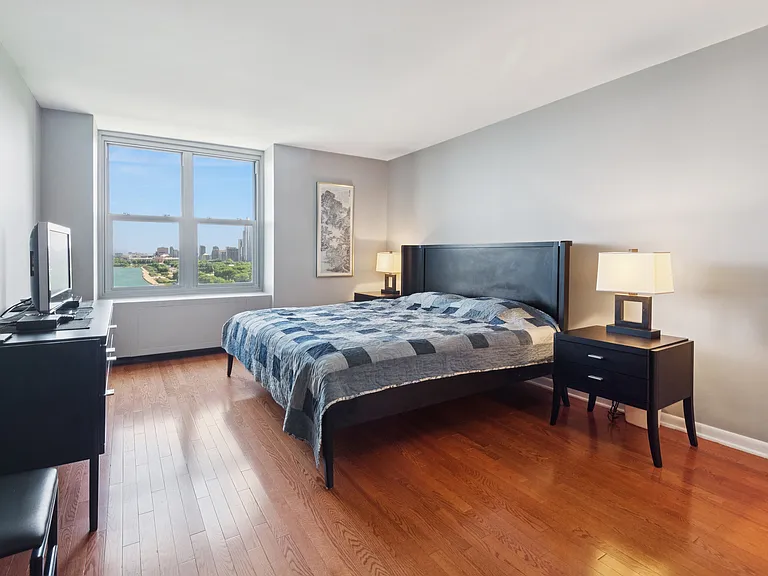 400 E Randolph St #1809 — Photo 12