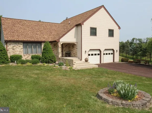 3015 Bowers Mill Rd, Pennsburg, PA 18073