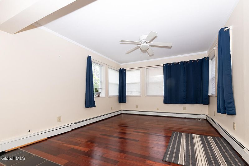 3rd image of 12 Jase Court