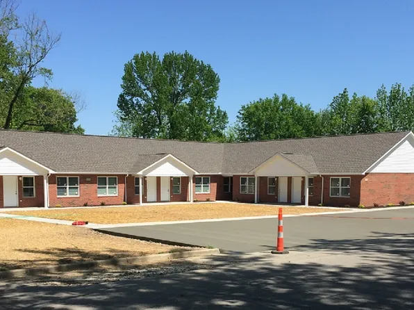 1068-MF8-E, 420 N Meramec St APT C, Saint James, MO 65559