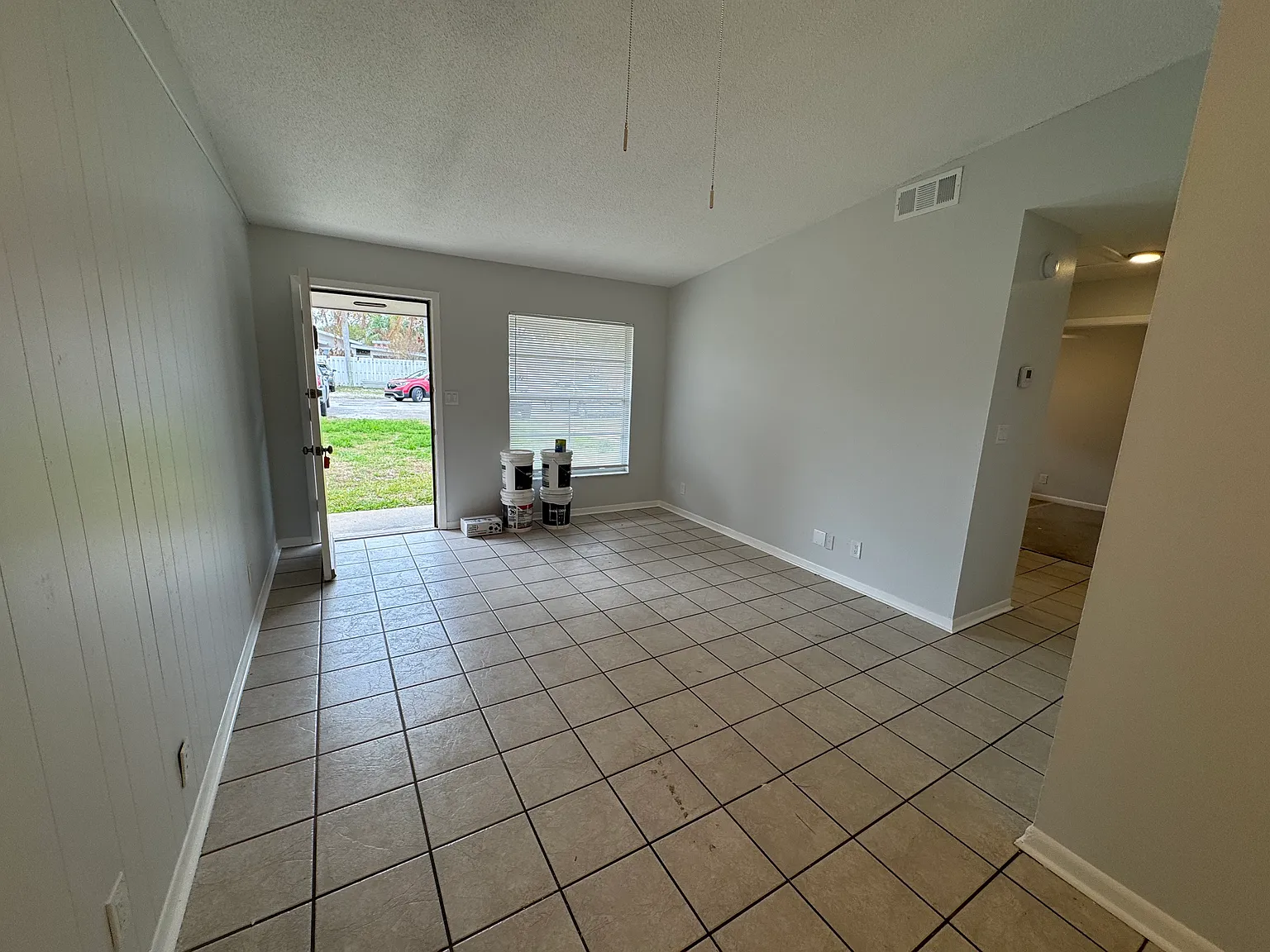 2 bed, 650 sqft, $1,200 — Photo 2