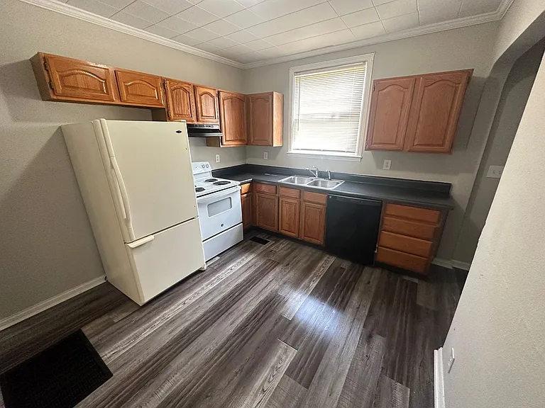 918 E Pearl St — Photo 4