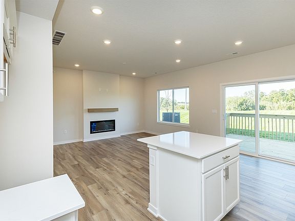 5th image of 571 Venice Ave #4