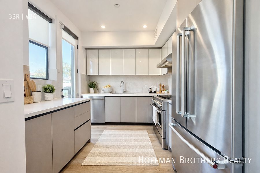 1st image of 8326 Blackburn Ave #204