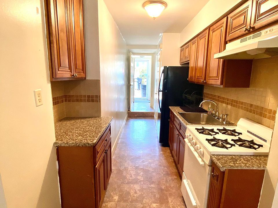 1st image of 303 Bay 11th St #1