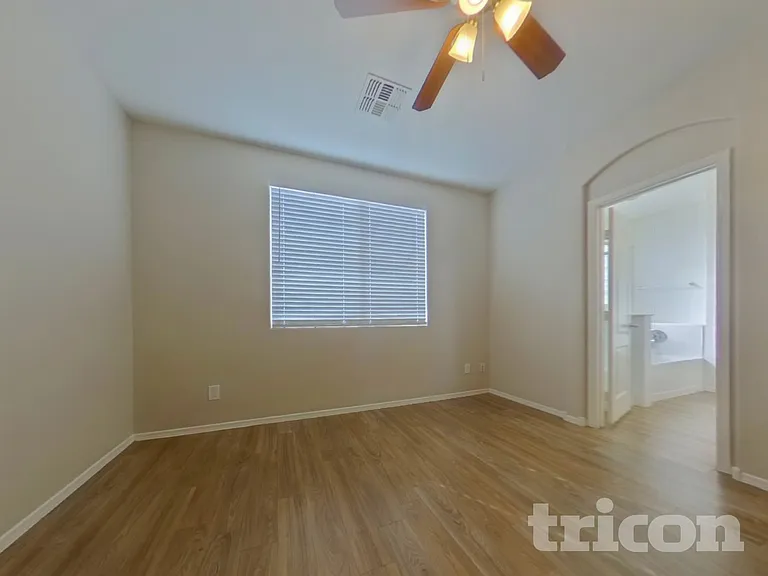 17307 W Monroe St — Photo 7