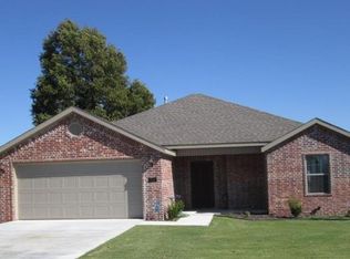 711 Olivia Ln, Centerton, AR 72719