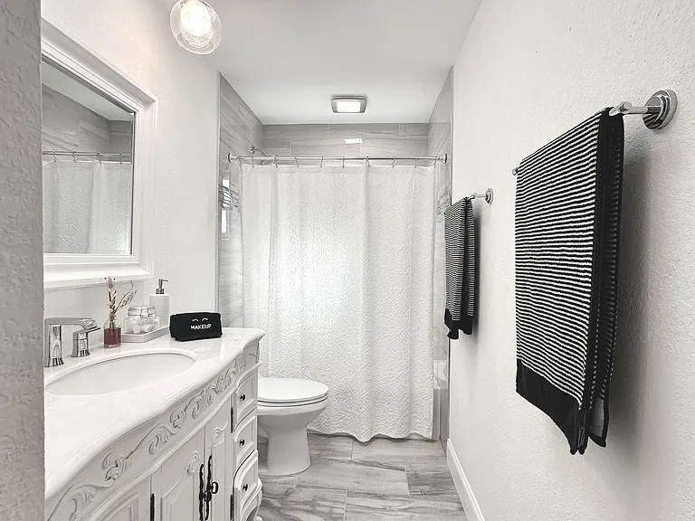 2610 SW 36th Dr — Photo 6