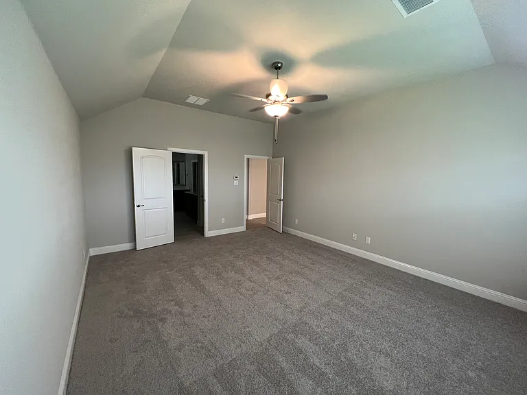 580 Bradley Dr — Photo 9