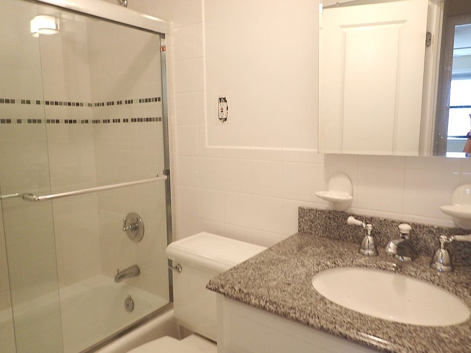 2nd image of 68 Cheever Pl #2