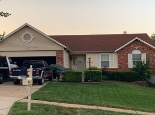 1110 Schumacher Rd, Fenton, MO 63026