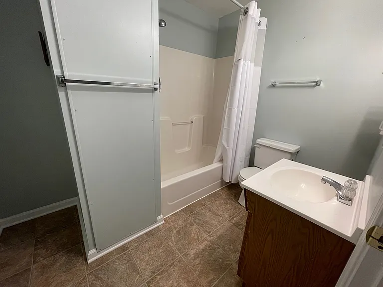21707 Harrison St — Photo 27