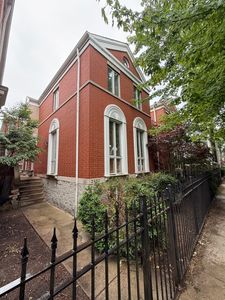 2450 N Janssen Ave, Chicago, IL, 60614