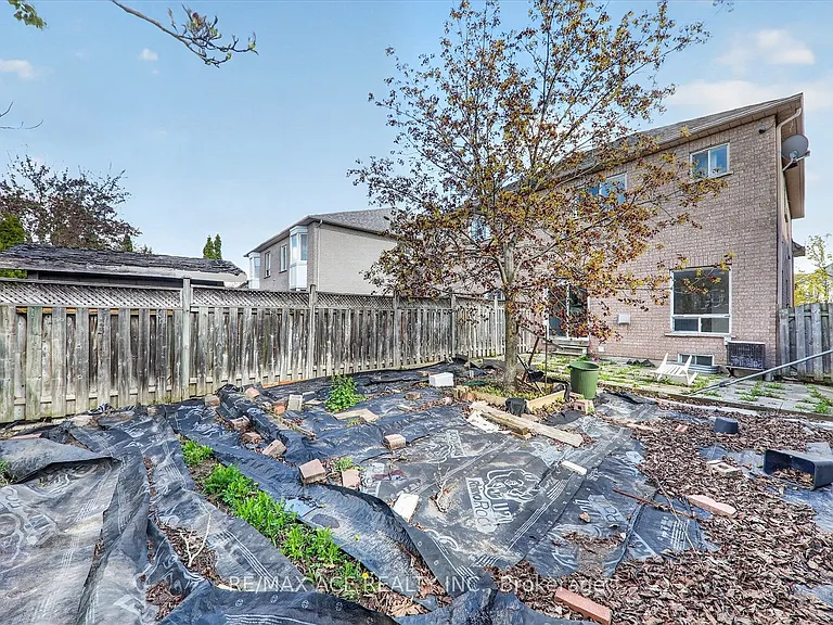 110 Blue Willow Dr — Photo 32