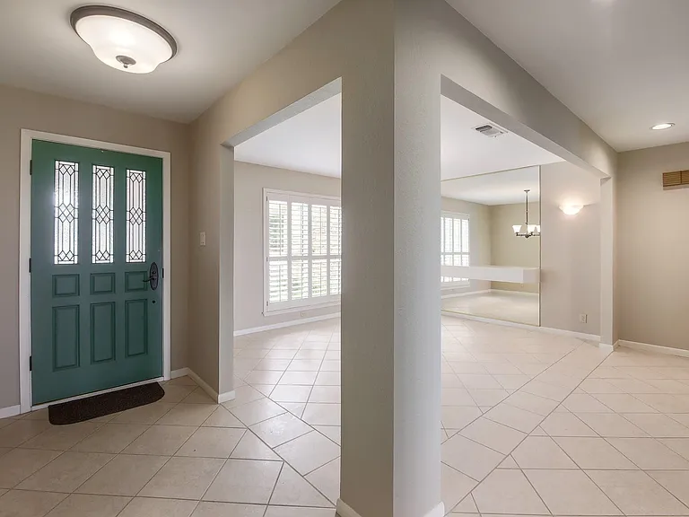 6200 Rain Creek Pkwy — Photo 9