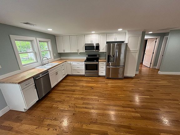 3rd image of 260 W Stephens St