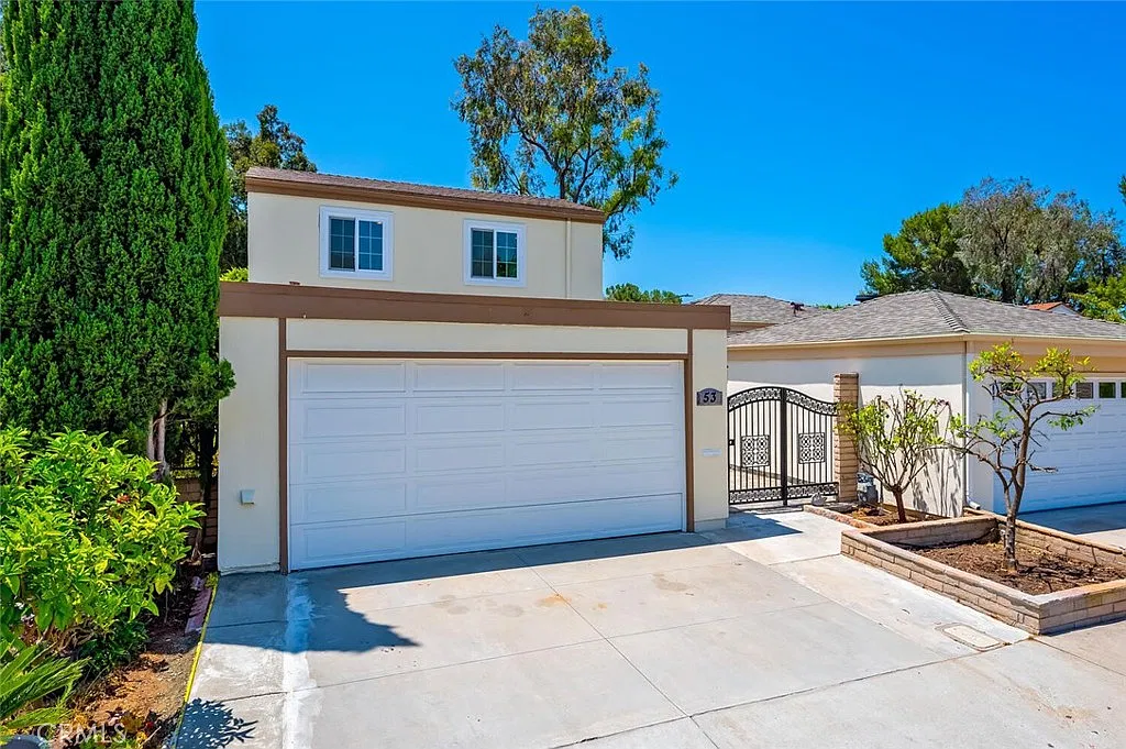 4 bed, 2.5 bath, 2380 sqft, $6,200 — Photo 2