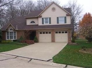 2 Southhampton Ct, Rocky River, OH 44116