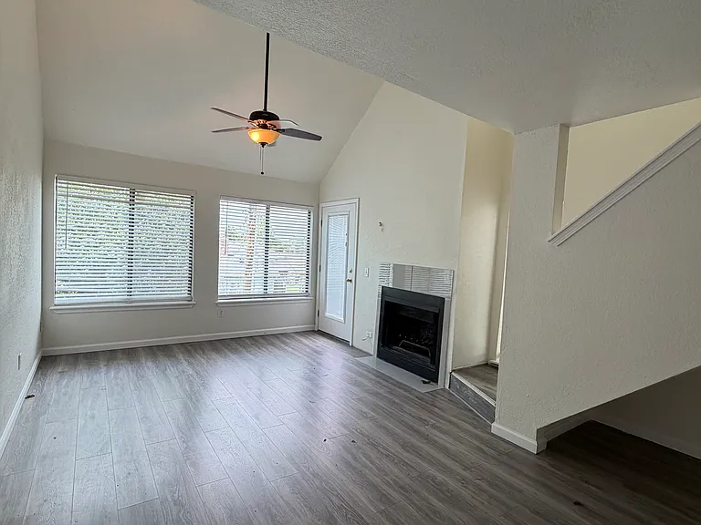 11520 N May Ave #206 — Photo 2