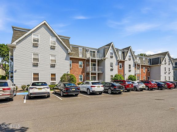 5th image of 65 Whitefield Avenue #204