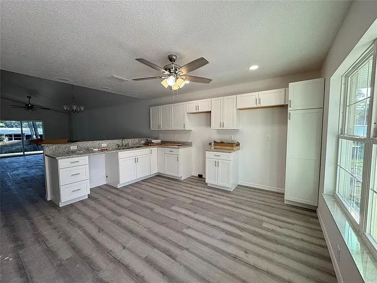 1112 Eden Dr — Photo 3