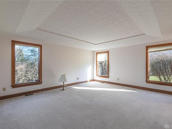 5th image of 2220 Gordon Ct