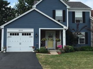 1200 Burnham Ct, Mundelein, IL