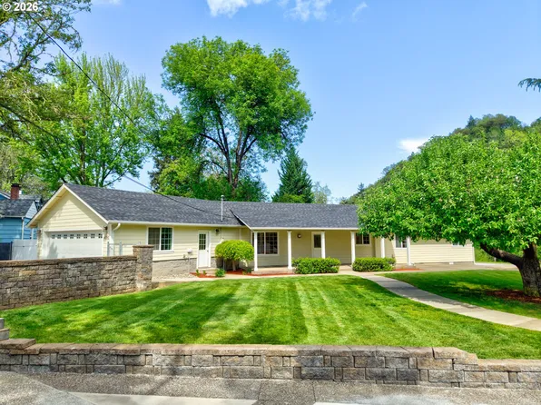 4081 NE Douglas Ave, Roseburg, OR 97470