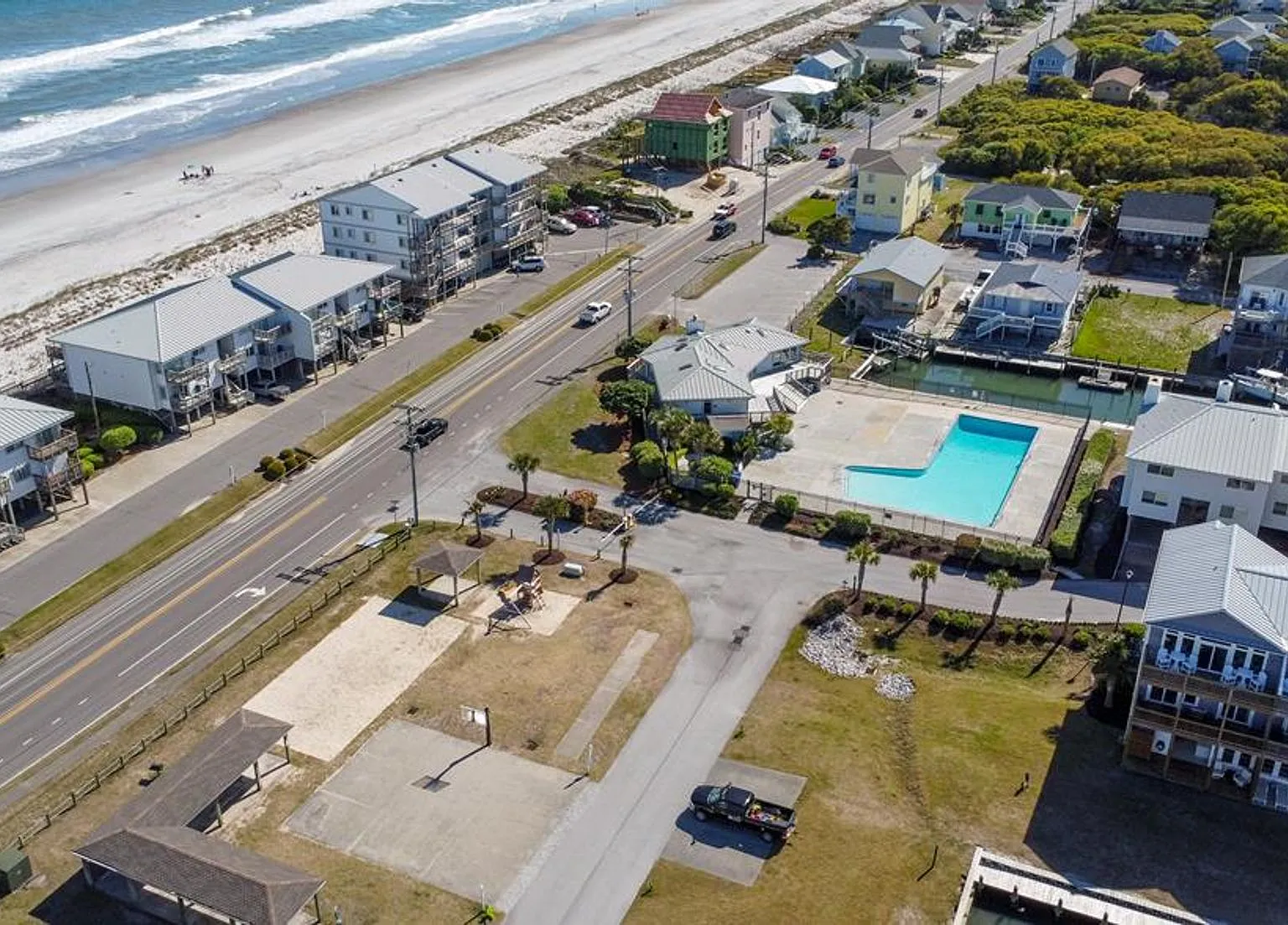 *Off Season Rental* Oceanfront *Queen's Grant E-215 Topsail Island — Photo 2