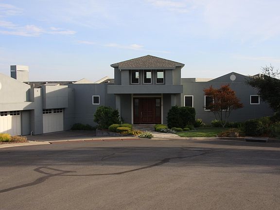 2nd image of 10 Spyglass Ct
