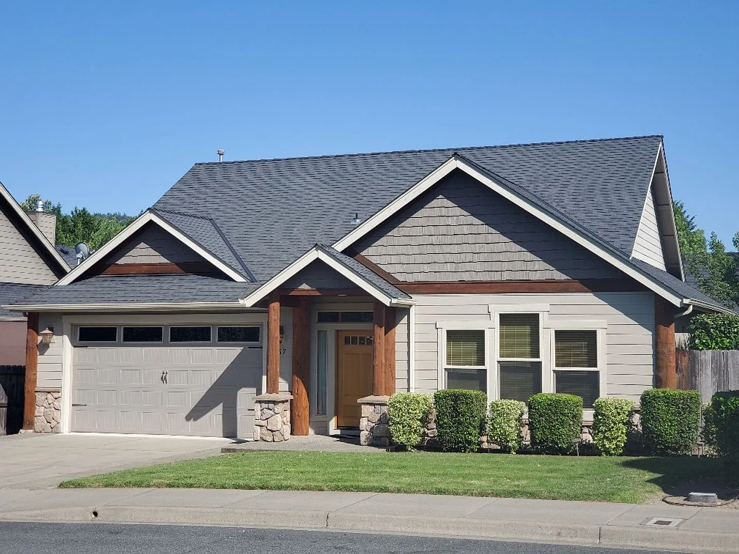 3 bed 2 bath Single Family Home for NW Rent in Grants Pass — Photo 1