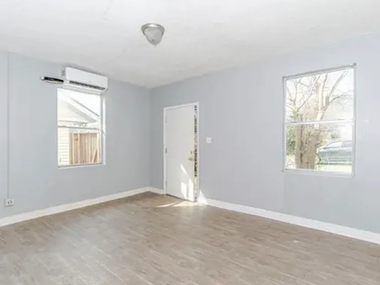 1606 Sycamore St — Photo 3