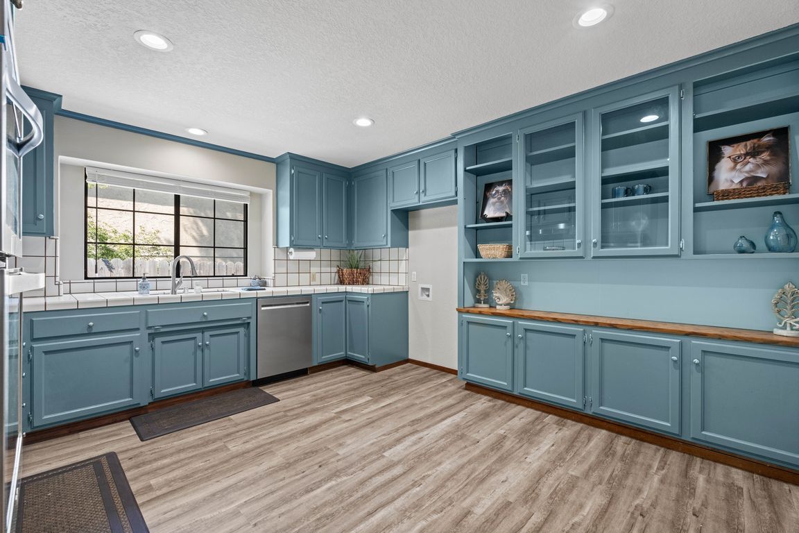 next background image