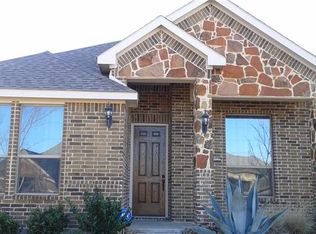 203 Winters Edge Dr, Red Oak, TX 75154