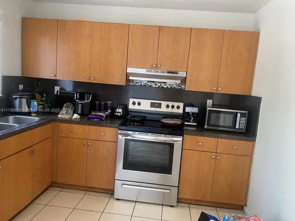 7987 NW 7th St #D8, Miami, FL 33126