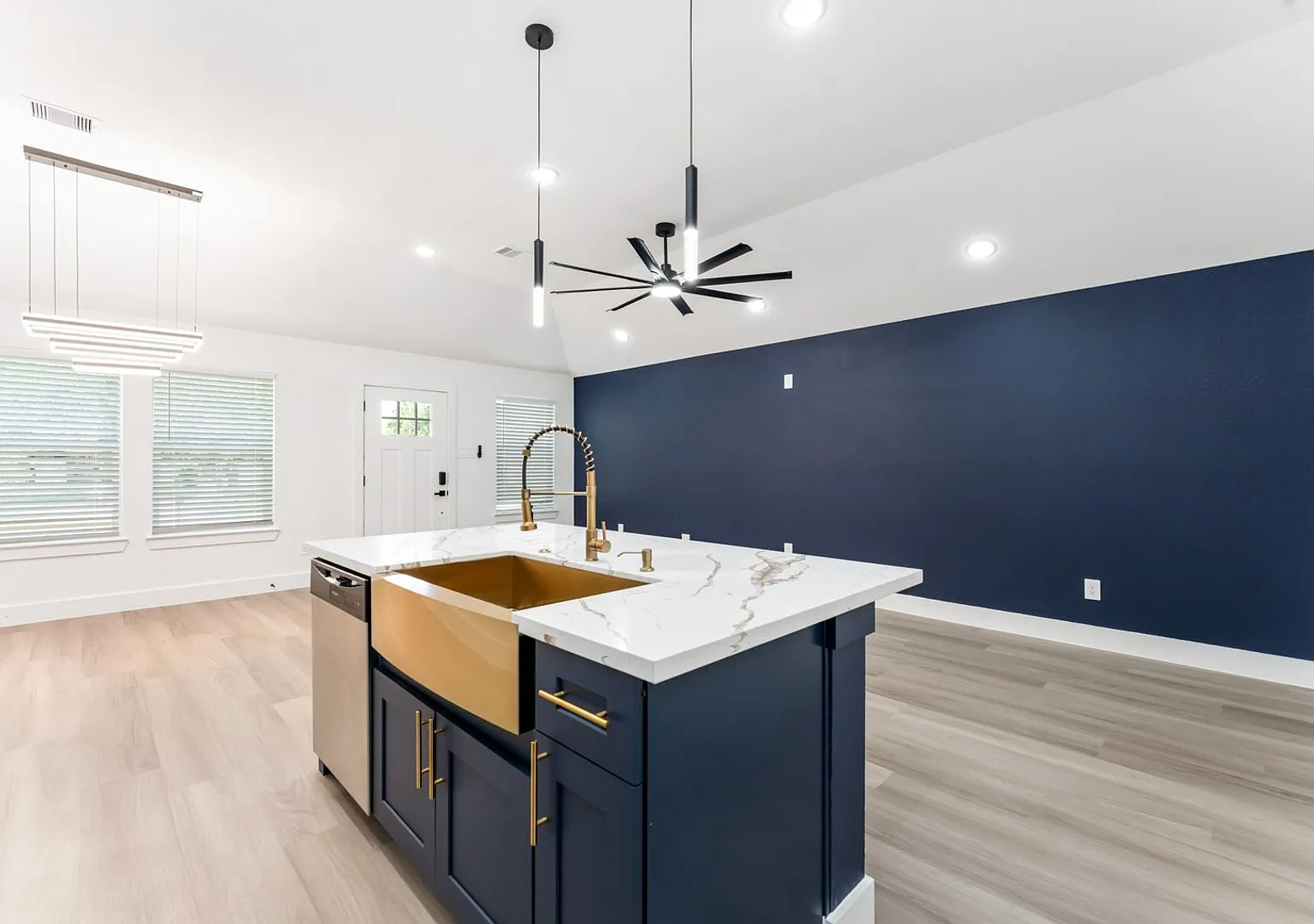 3 bed 2 bath Modern Home — Photo 3