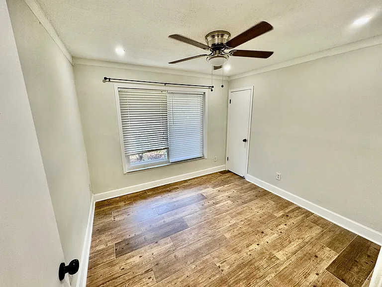 112 Granada Ln — Photo 13