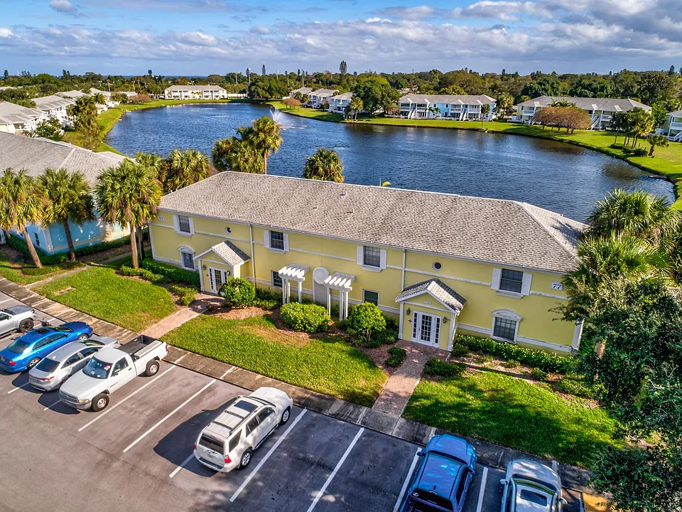 122 Pompano Dr SE