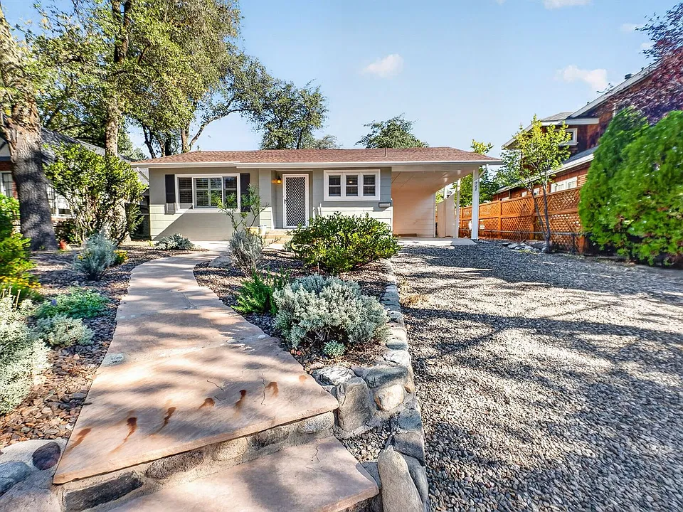 708 Country Club Dr