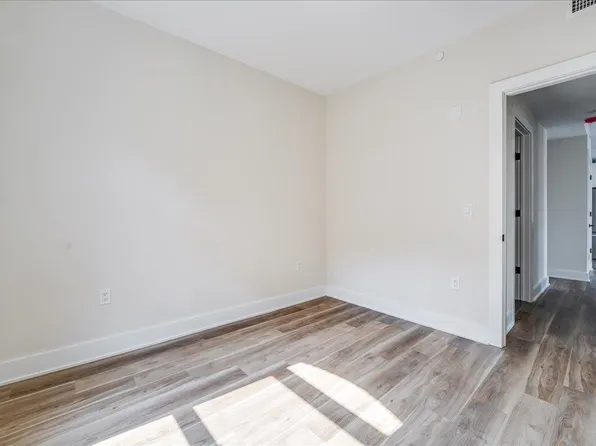 237 Washington Street image 10 of 34