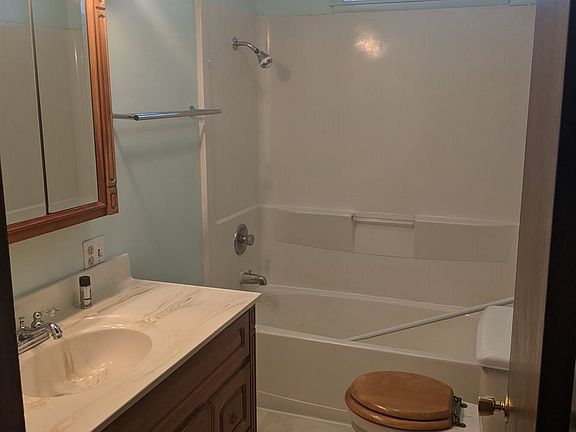3rd image of 817 W 6th St