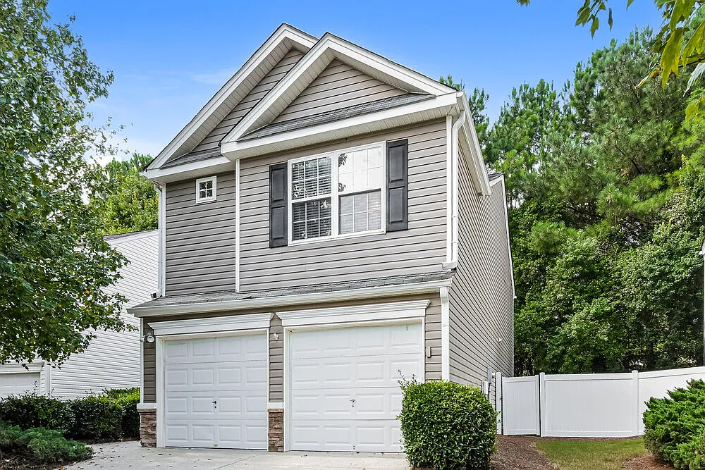 3 bed, 2.5 bath, 1596 sqft, $1,995 — Photo 4