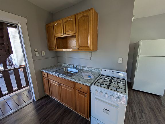 5th image of 219 Helen St #2