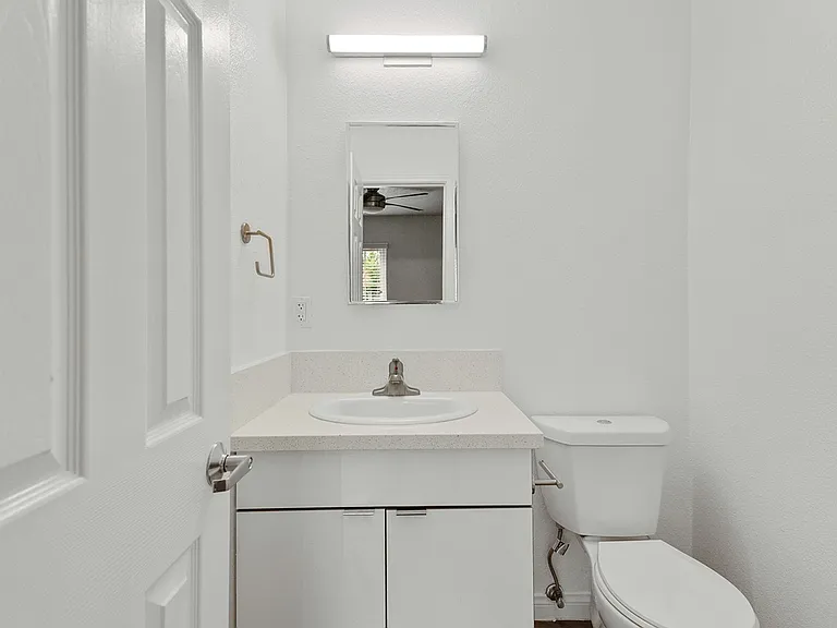 Solara Apartment Homes — Photo 38