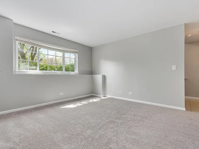 400 Cary Woods Cir — Photo 14