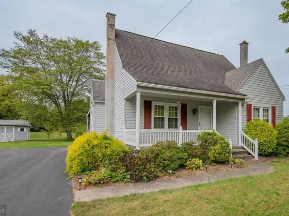 65 Silver Ave, Mill Hall, PA 17751