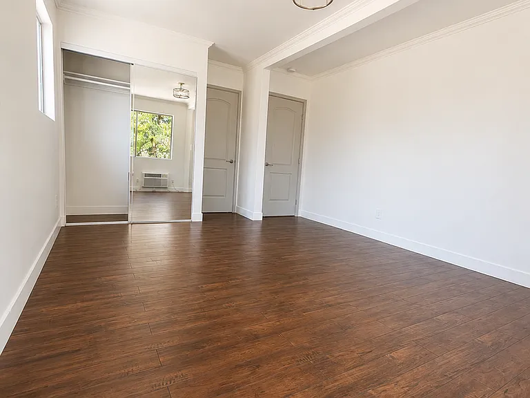 5245 Bakman Ave #9 — Photo 12