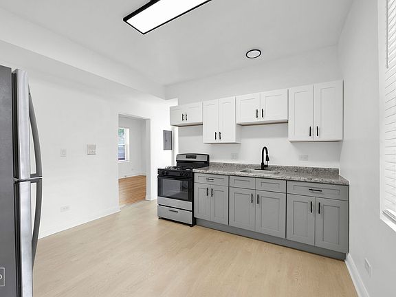 5th image of 602 N Lorel Ave #53441